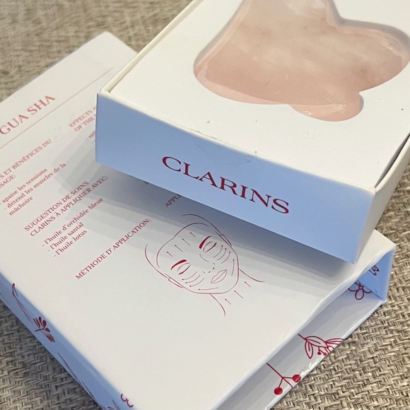 Clarins Gua Sha Instrument Lift-ant Face Massage - Picture 2 of 5